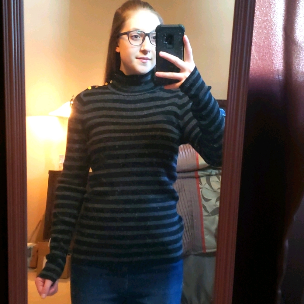 Turtle neck love sleeve